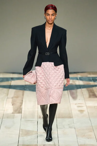 Look 24